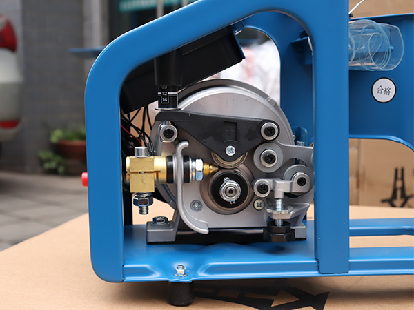 送絲機細節(jié)圖